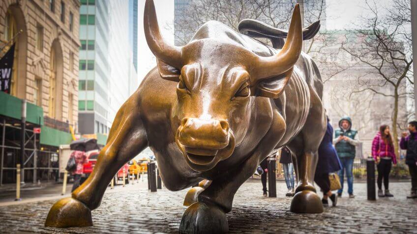 New York Stock Exchange bull bronze statue by Wall Street