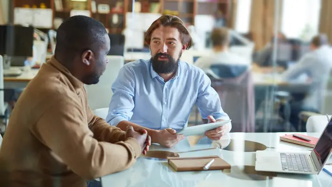 boss talking with his employee
