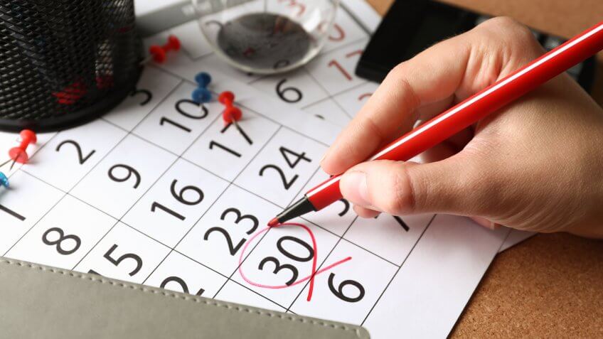 marking calendar with date to quit job