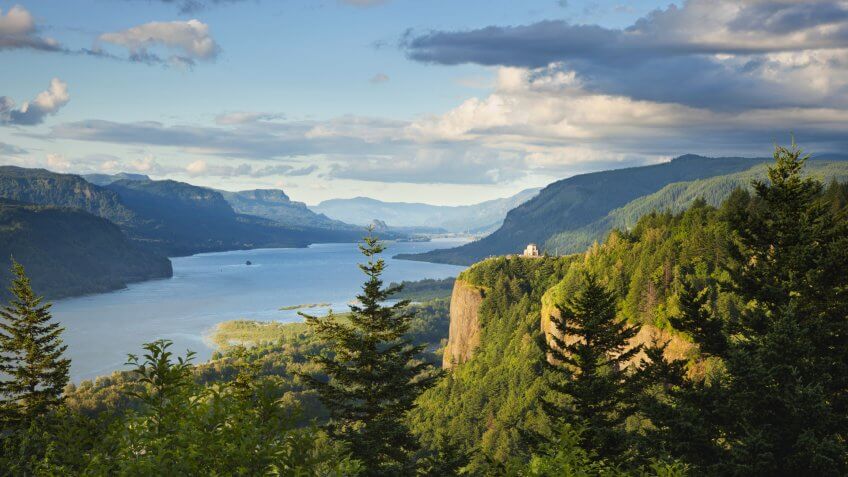 Columbia River Gorge in northwestern Oregon