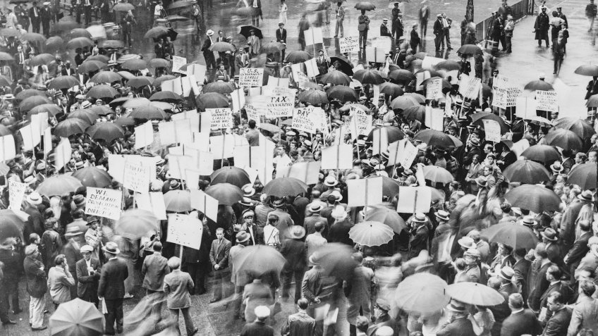 Crowds outside the Bank of United States in New York after its failure in 1931