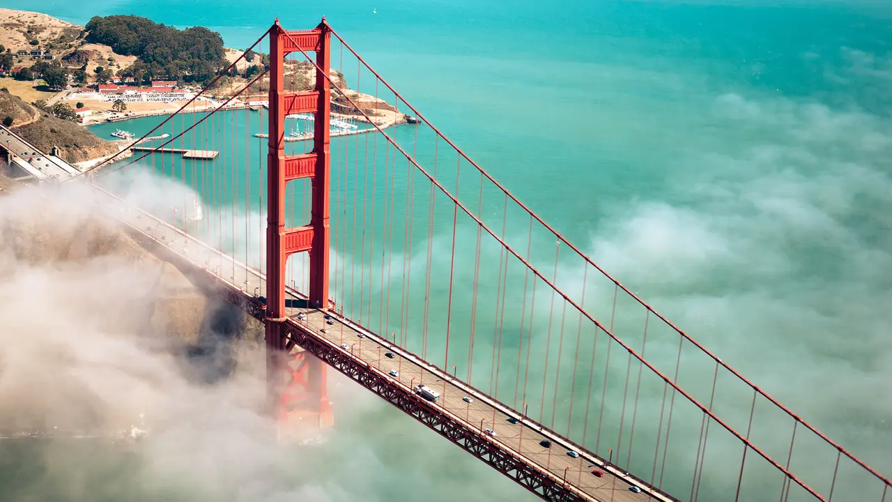 The Golden Gate Bridge in San Francisco, California, USA .
