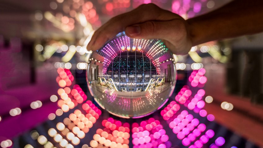 crystal ball reflection, symmetry, colorful, color.