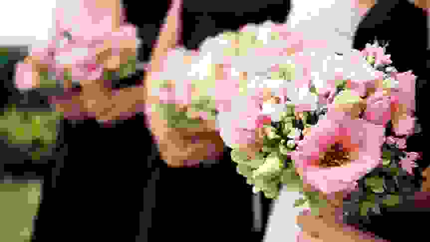 10 Ways To Cut Back on Wedding Floral Arrangement Expenses