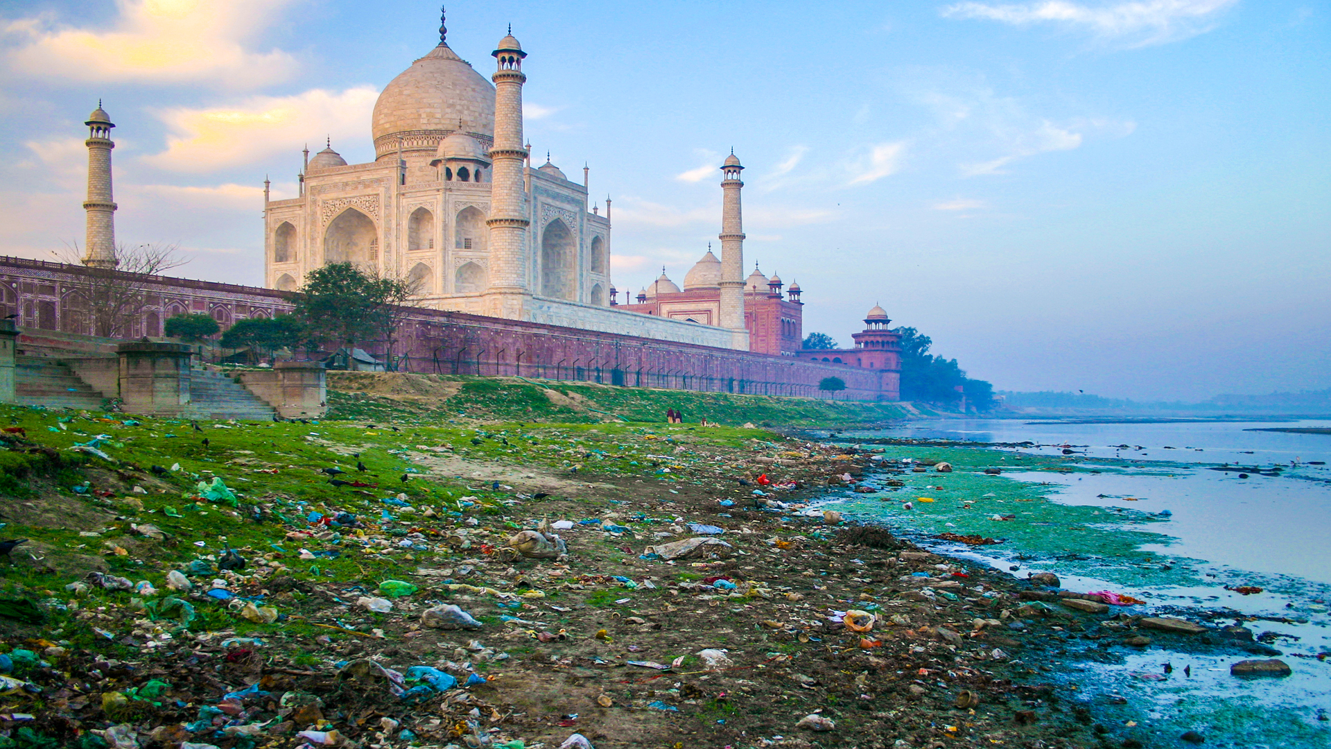 plastic waste tourism