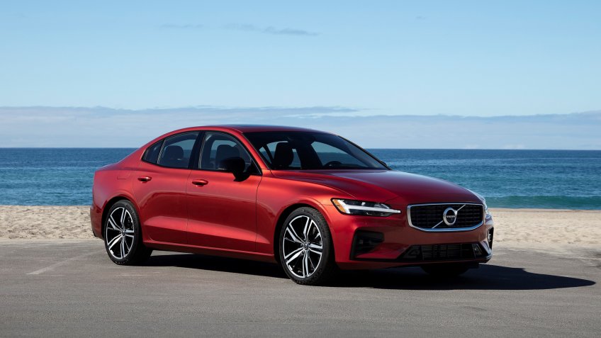 New Volvo S60 R-Design exterior.