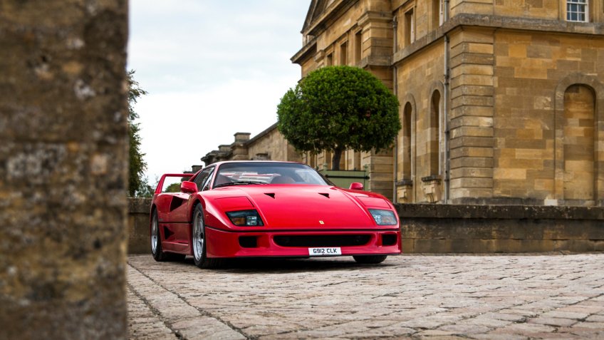 Oxford, England - September 2018: red Italian classic supercar Ferrari F40, made in 1987, parked outside Blenheim Palace, attending annual Salon Prive automotive event.
