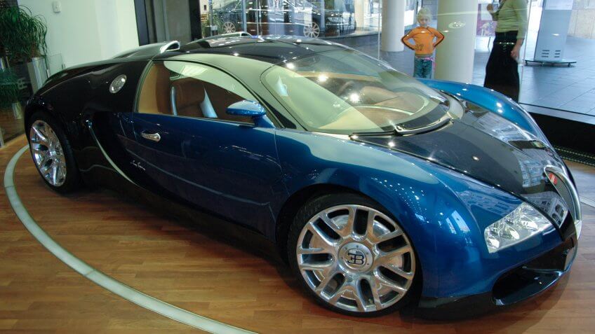 SEPTEMBER 2005 - BERLIN: the fastest serial car of the world: the Bugatti Veyron.