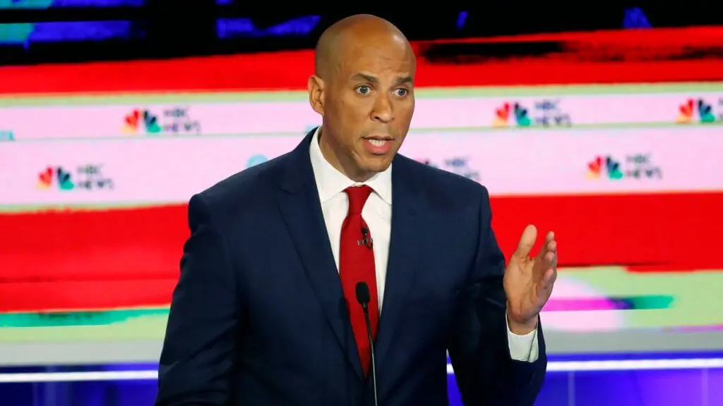 Mandatory Credit: Photo by Wilfredo Lee/AP/Shutterstock (10321970p)Democratic presidential candidate Sen.