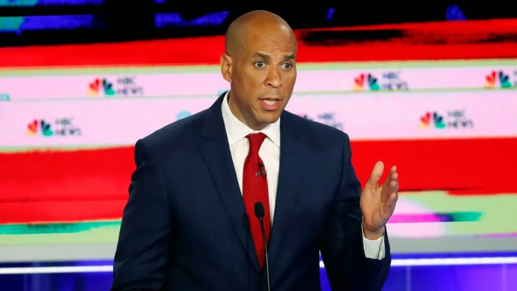Mandatory Credit: Photo by Wilfredo Lee/AP/Shutterstock (10321970p)Democratic presidential candidate Sen.