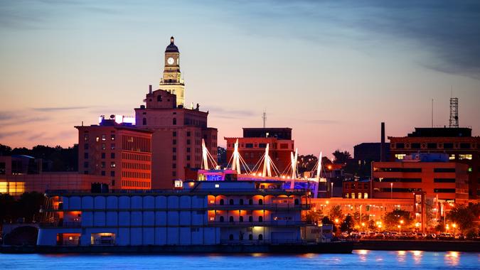 Davenport skyline along the banks of the Mississippi RiverMore Davenport images.