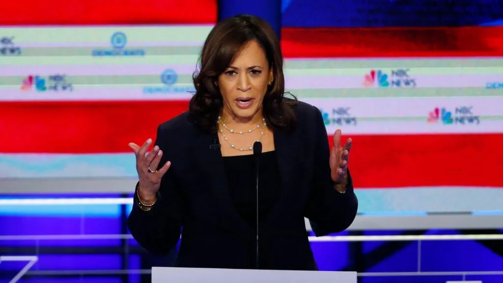Mandatory Credit: Photo by Wilfredo Lee/AP/Shutterstock (10323369j)Democratic presidential candidate Sen.
