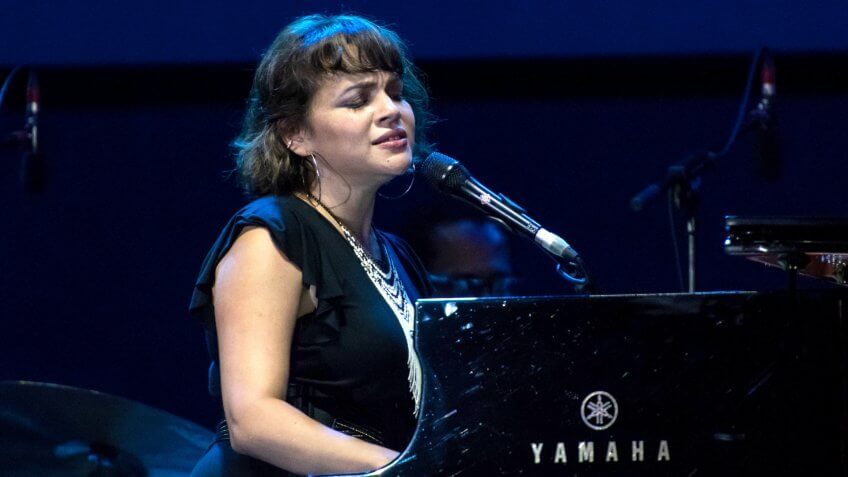 Norah Jones campaign donation