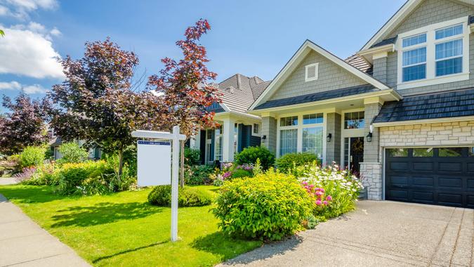 house with for sale signage