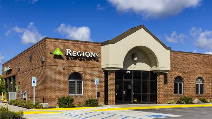 Regions Bank Near Me: Find Branch Locations and ATMs Nearby