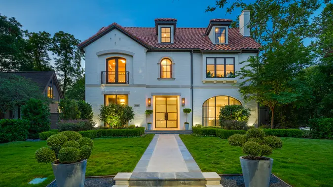 10 US Cities Where Luxury Real Estate Prices Are Skyrocketing 10 US Cities Where Luxury Real Estate Prices Are Skyrocketing