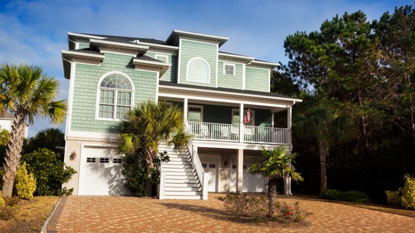 Carolina luxury cottage vacation home exterior in the summer.