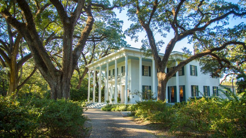 A southern mansion in Mobile, Alabama - Image.