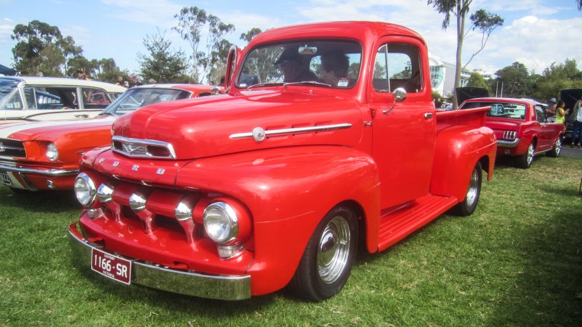 1952 Ford F-1 Pickup.