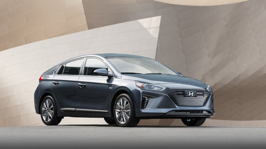2017 Hyundai IONIQ HEV.