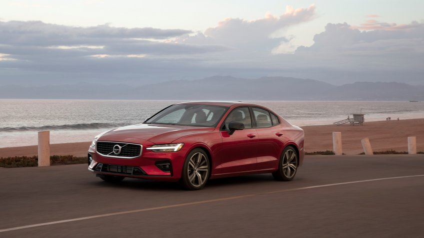 New Volvo S60 R-Design exterior.