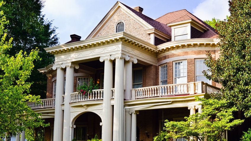 Historic Southern house with Greek revival architecture - Image.