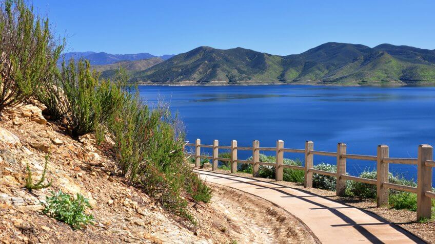View of Diamond Valley Lake as seen from a hiking path in Hemet, California.
