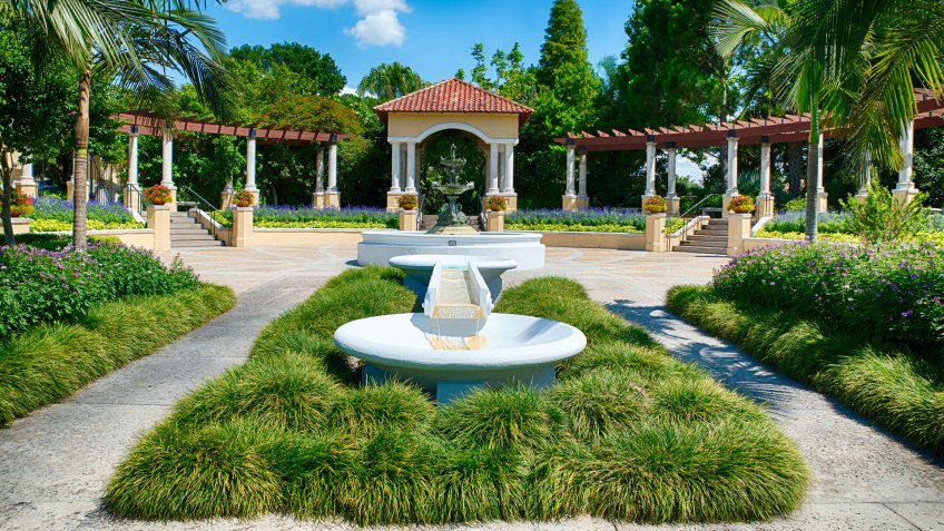 Fountain at public park in Lakeland, Florida.
