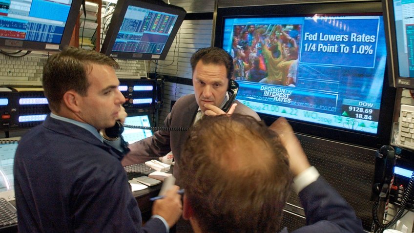 Feds lower interest rate in New York Stock Exchange