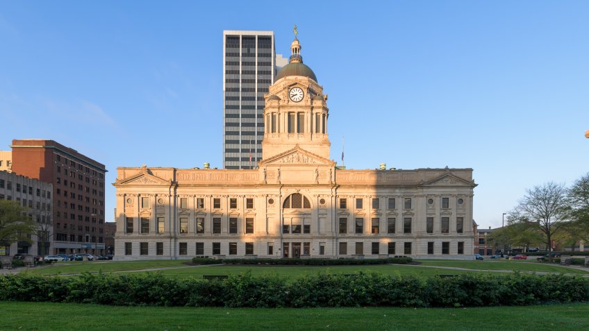 FORT WAYNE, INDIANA, USA - OCTOBER 29, 2018: Panorama of the exterior of the Allen County Courthouse on South Calhoun Street in Fort Wayne - Image.