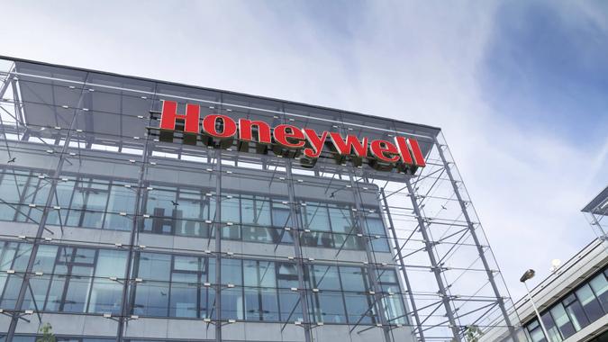 Honeywell International shutterstock_651131272 PRAGUE, CZECH REPUBLIC - MAY 22: Honeywell company logo on headquarters building on May 22, 2017 in Prague, Czech republic.