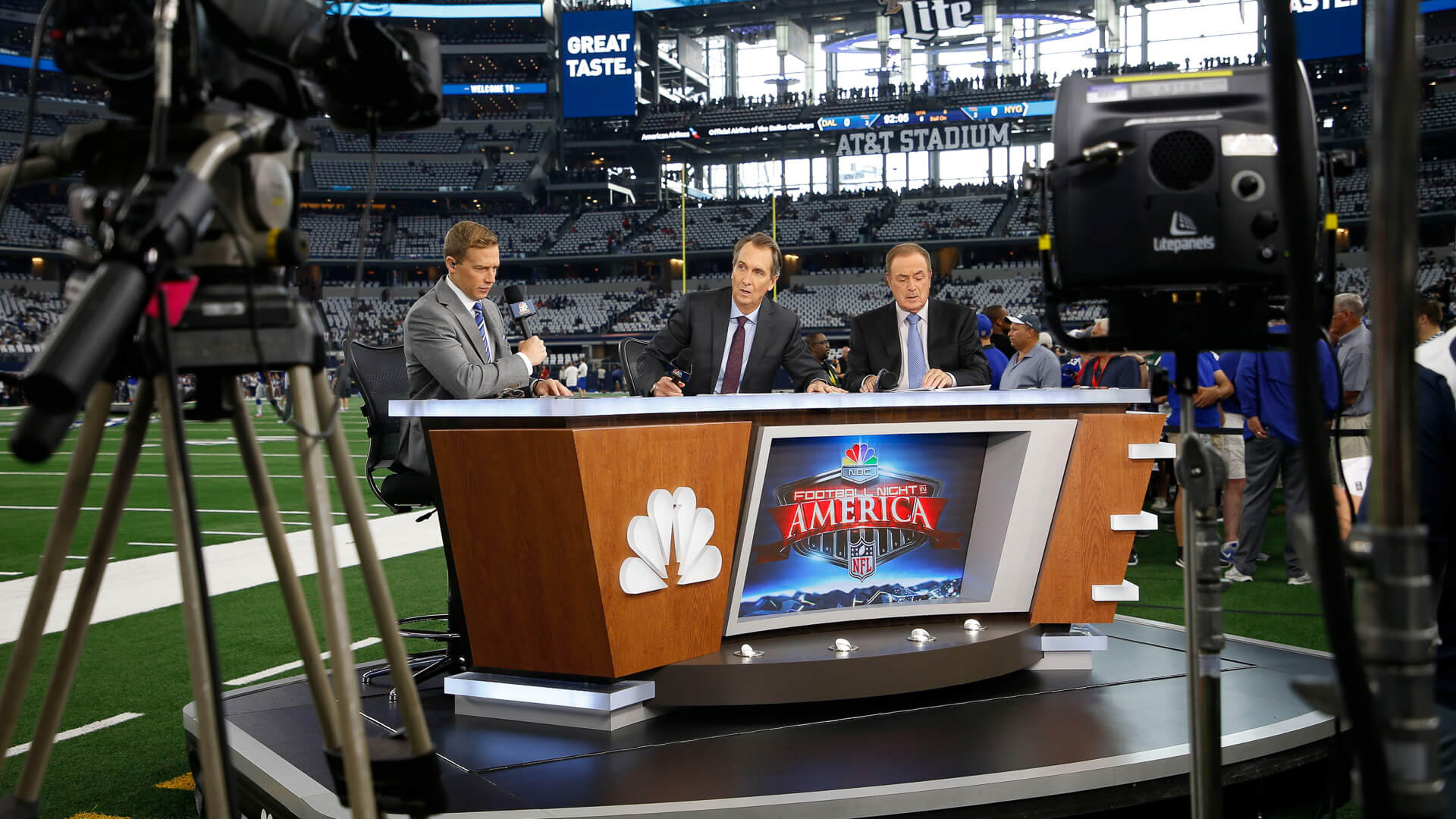 NBC looks to keep 'Sunday Night Football' analyst Cris