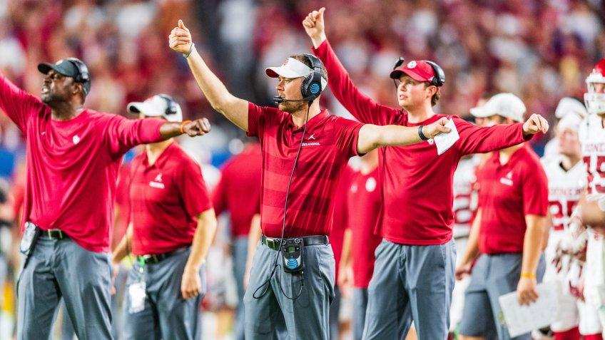 Oklahoma Sooners coach Lincoln Riley