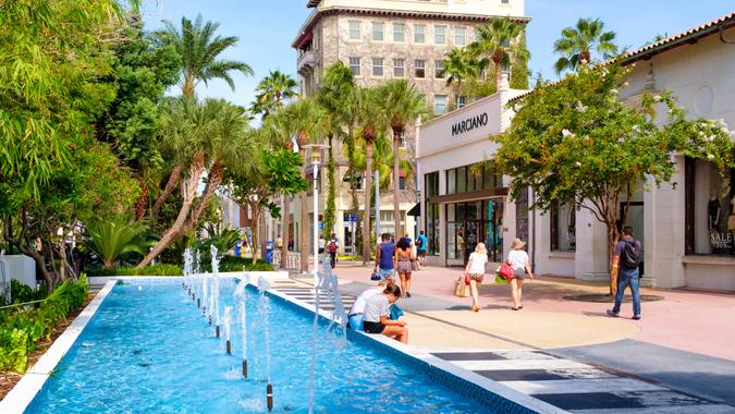 MIAMI BEACH, USA - AUGUST 6, 2016 : The Lincoln Road Shopping Mall, a popular destination for tourists and fashion lovers in Miami Beach - Image.