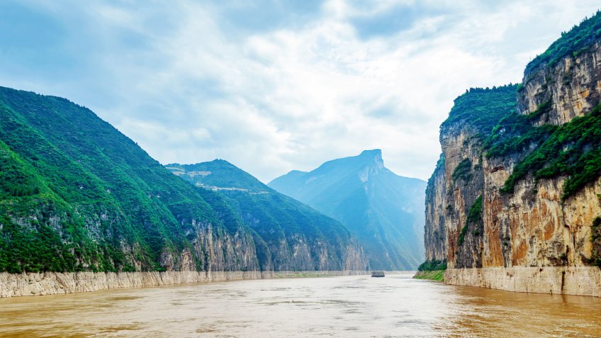 Majestic Qutang Gorge and Yangtze River - Baidicheng, Chongqing, China.