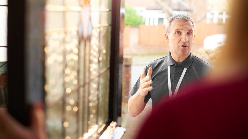 a tradesman or salesman calls on a householder and explains himself.
