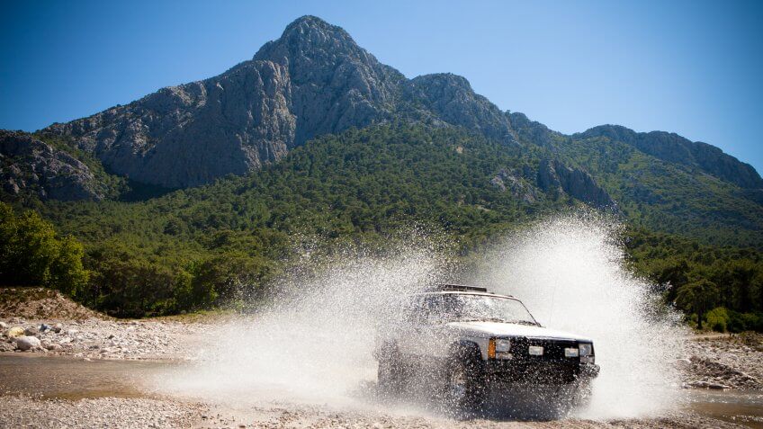 jeep, throwing the water stream passing through.