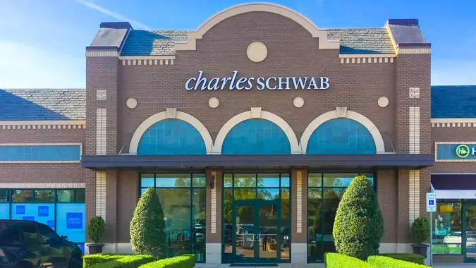 Charles Schwab Review: A Complete Brokerage Breakdown