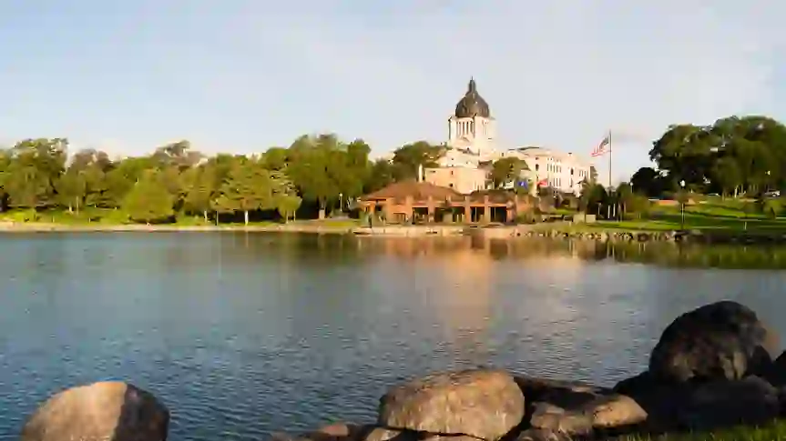 9 States with No Income Tax — Lower Your Tax Bills by Moving to These States