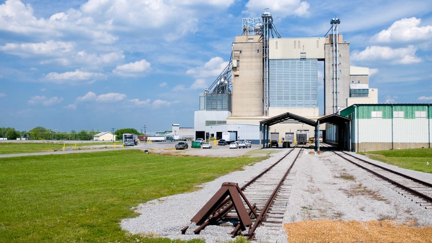 La Vergne, Tennessee - Tennessee Farmers Co-op feed mill