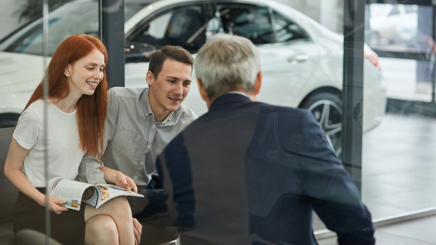 couple looking to buy a car