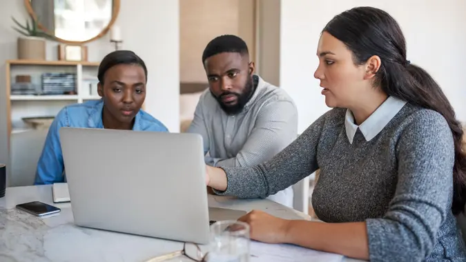 couple meeting with financial investmentn advisor