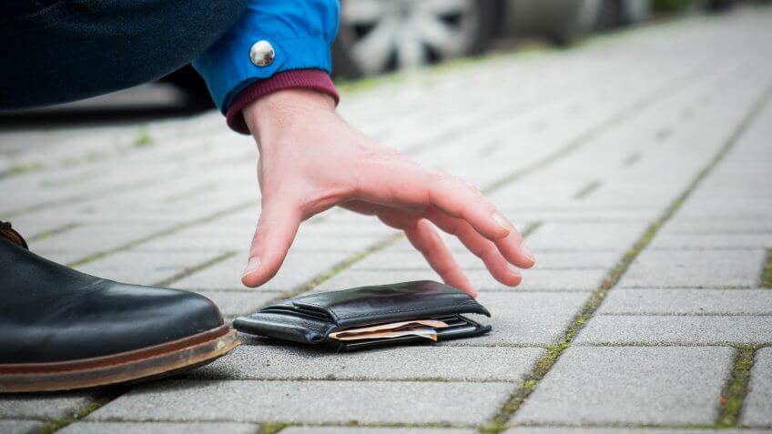 lost wallet on ground