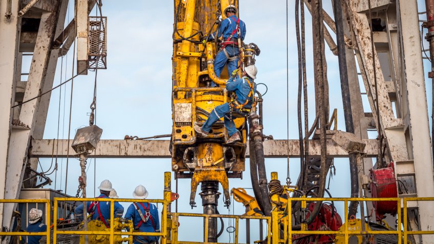 Crane - Construction Machinery, Fossil Fuel, Oil, Fracking, Natural Gas.