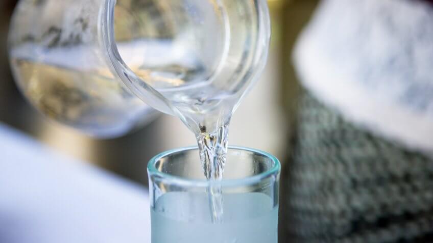 "Pouring water, canon 1Ds mark III".