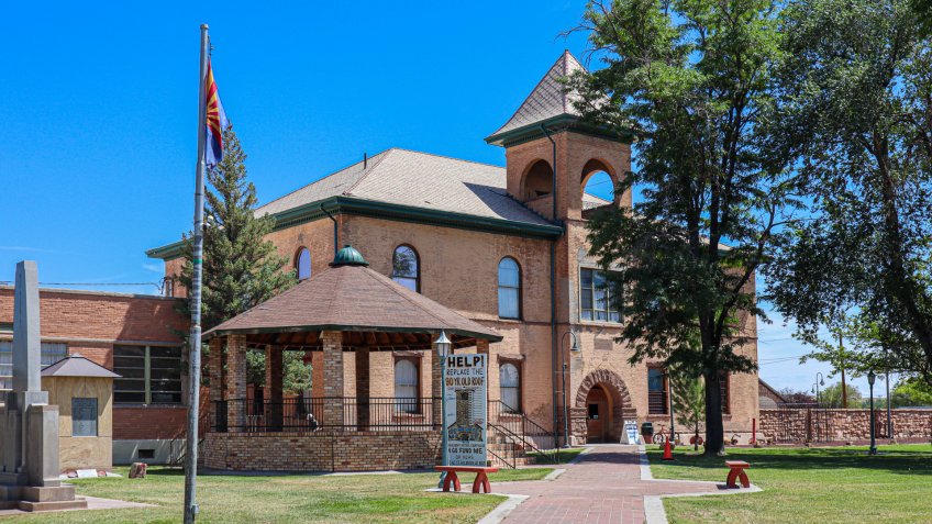 Holbrook, Arizona / USA – August 3, 2919: Historical Navajo County Court House - Image.