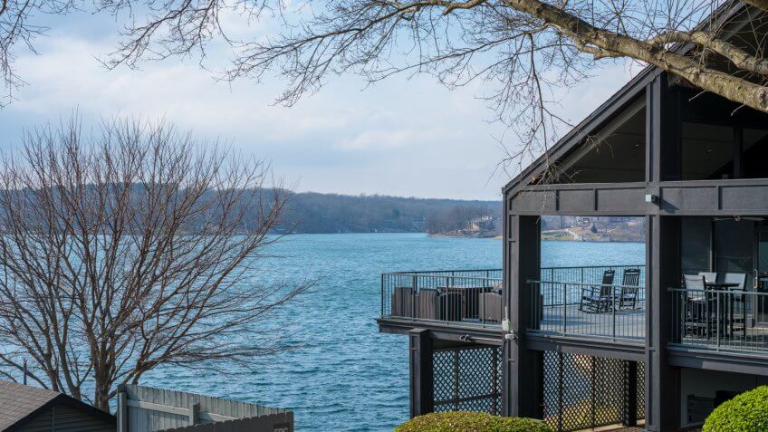 Bella Vista, Arkansas / USA - November 04 2018: House on the lake in Northwest Arkansas, beautiful landscape view - Image.