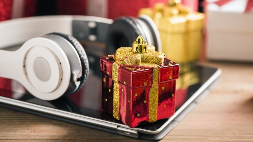 Tablet and headphone best Christmas gifts - Image.