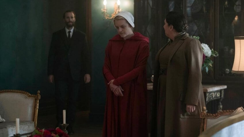 Elizabeth Moss salary The Handmaids Tale