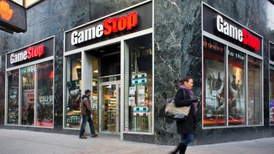GameStop Shares Fall 15% After Hours; CCO resigns